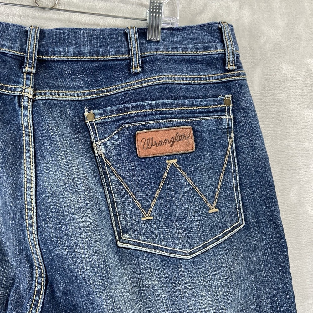 Wrangler Jeans men's 38x31 Retro Slim Bootcut Denim Blue Western Bootleg Fading - Picture 11 of 14